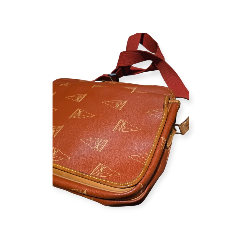 Louis Vuitton Calvi Limited Edition Messenger - Picture 8 of 16